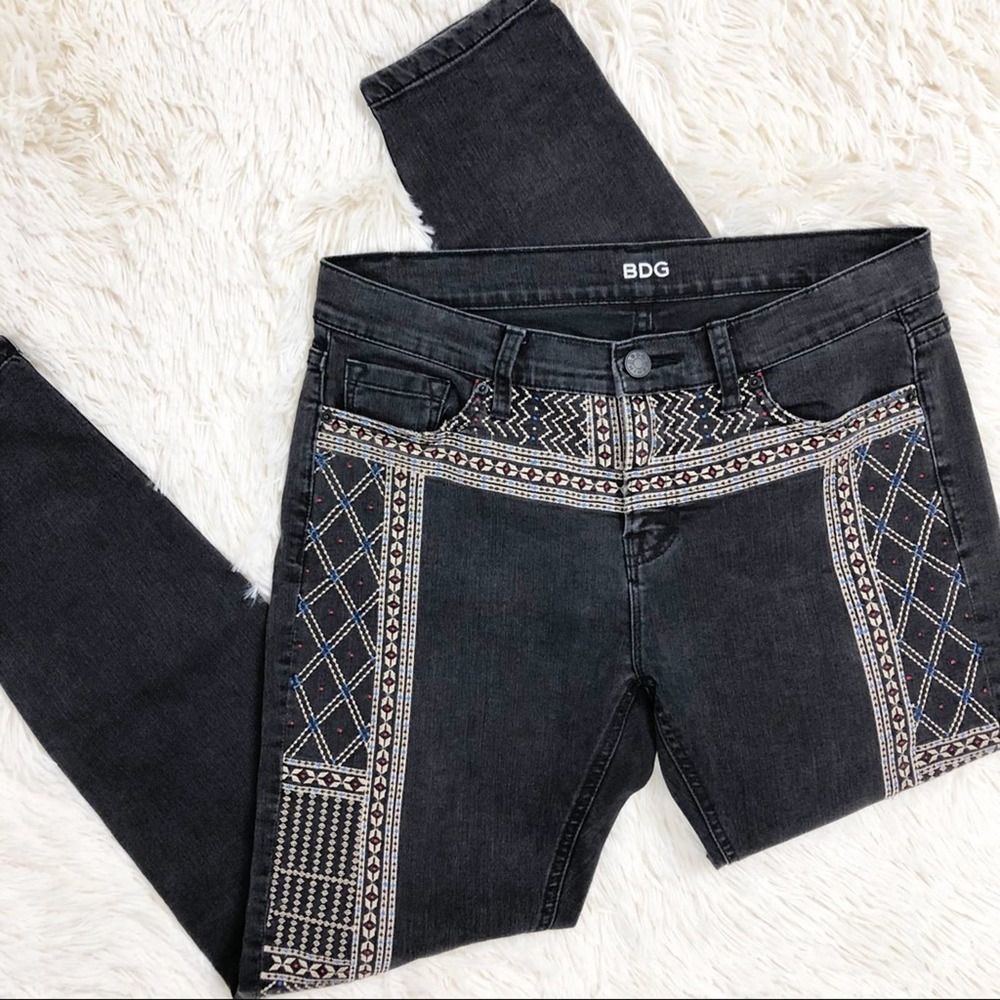 BDG Mid Rise Twig Ankle Skinny Jeans Embroidered Black Denim 29W 29L - Picture 9 of 16